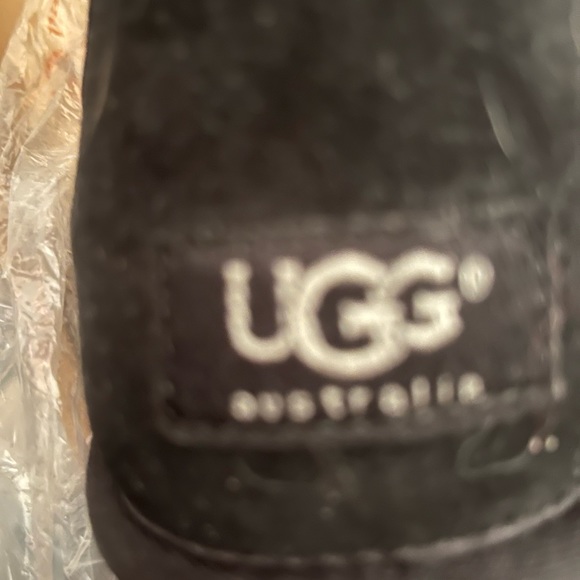 New/Box/withTags UGG Classic Short Suede Black Water-Repellent Boots Below $200 - Picture 4 of 11